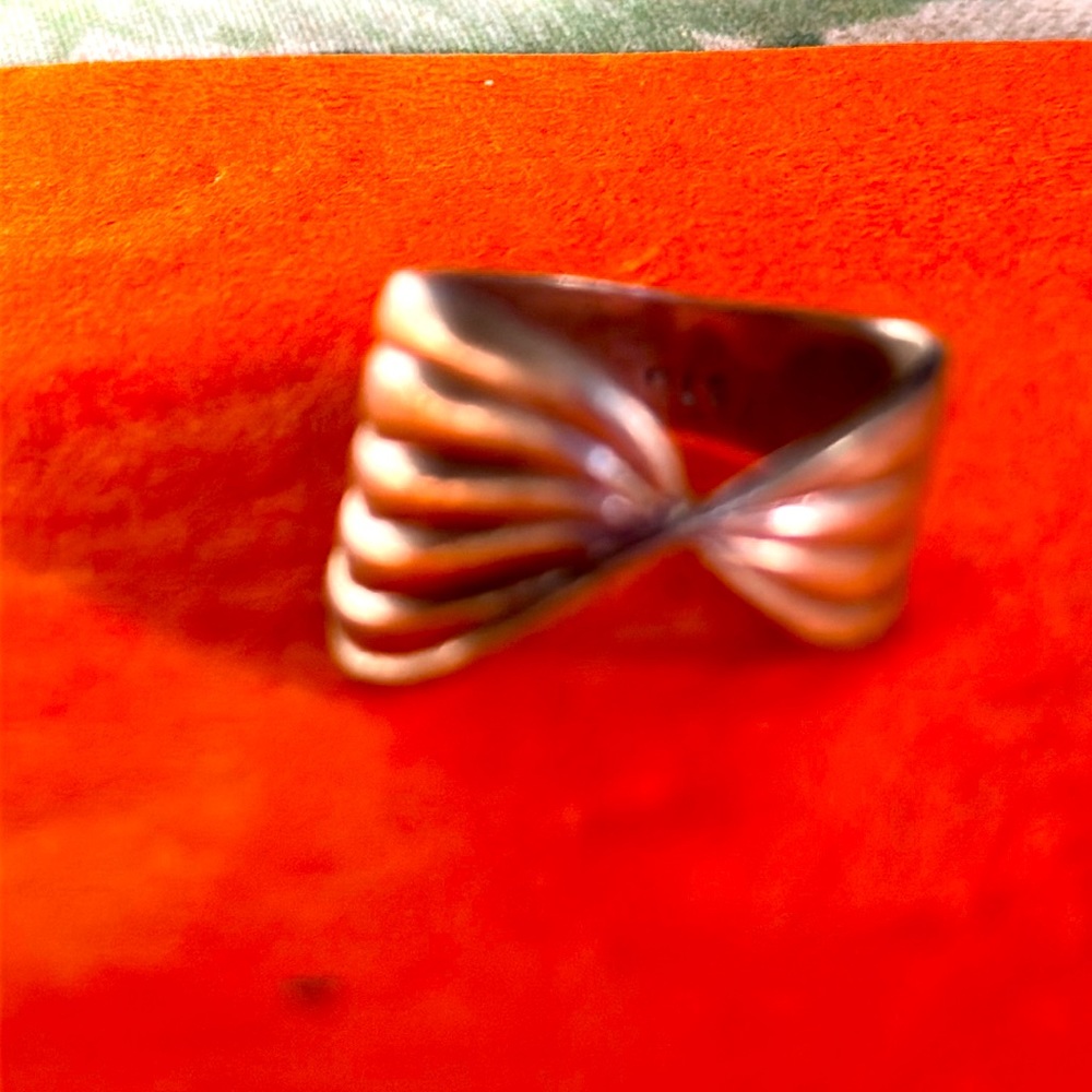 SS marked 925 wavy design ring